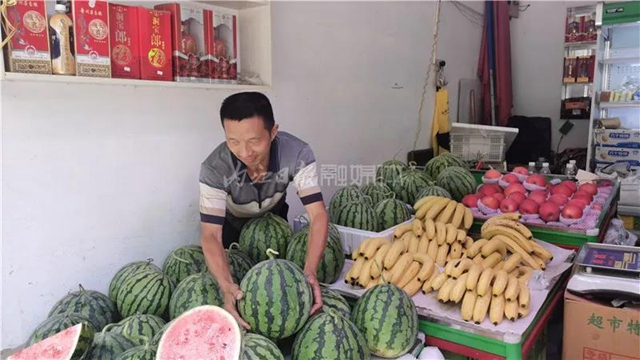 漂了两三百米！内江这个水果店店主勇救落水女(图2)