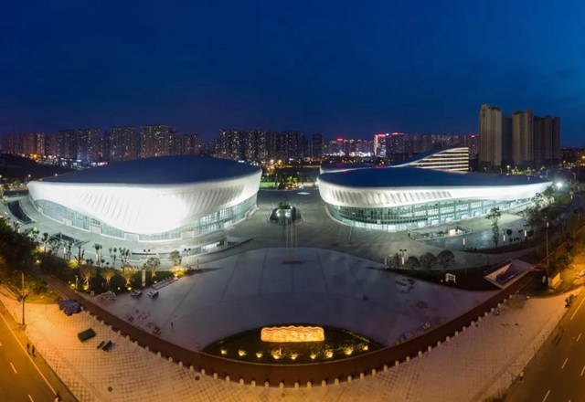 点亮璀璨的城市会客厅！内江市体育中心最新航拍闪“亮”登场(图1)