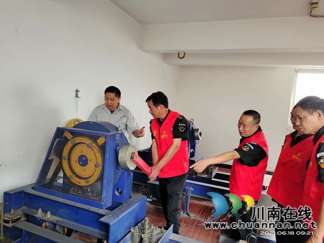 龙马潭区红星街道双桂社区：电梯困人事故应急救援演练活动进小区(图2)