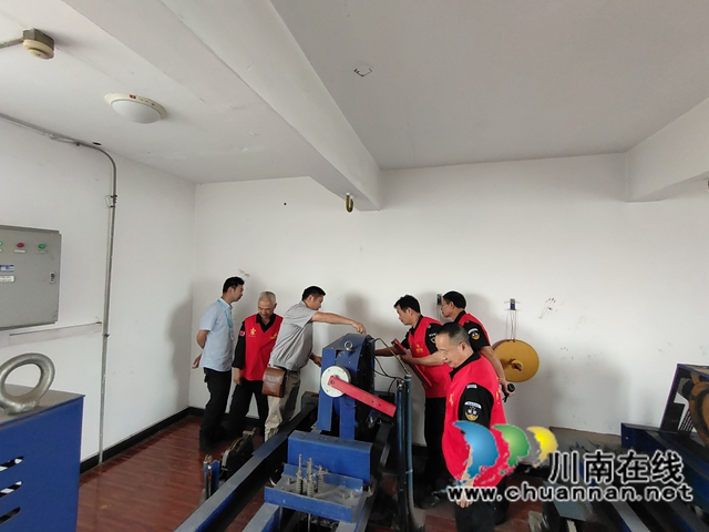 龙马潭区红星街道双桂社区：电梯困人事故应急救援演练活动进小区(图4)