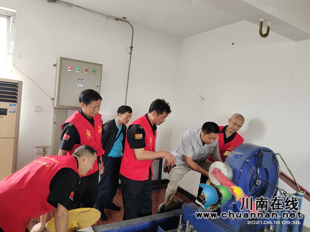 龙马潭区红星街道双桂社区：电梯困人事故应急救援演练活动进小区(图3)