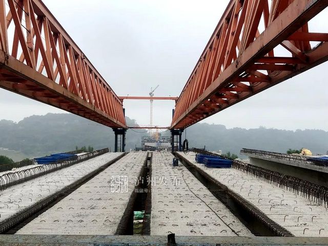 水下工程全部结束!泸州这座在建长江大桥最难节点工程成功突破(图3) 水下工程全部结束!泸州这座在建长江大桥最难节点工程成功突破(图3)