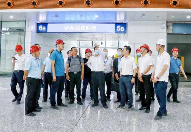 中国铁路成都局集团有限公司周荣一行莅泸调研绵泸高铁内自泸段开通工作，开展党史学习教育(图1)