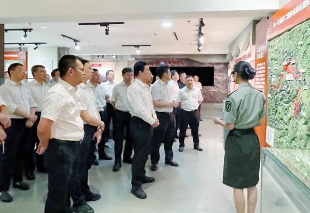 中国铁路成都局集团有限公司周荣一行莅泸调研绵泸高铁内自泸段开通工作，开展党史学习教育(图3)