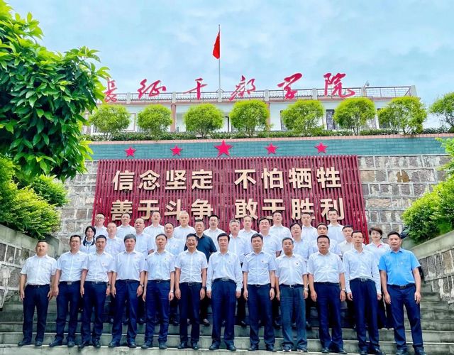 中国铁路成都局集团有限公司周荣一行莅泸调研绵泸高铁内自泸段开通工作，开展党史学习教育(图4)