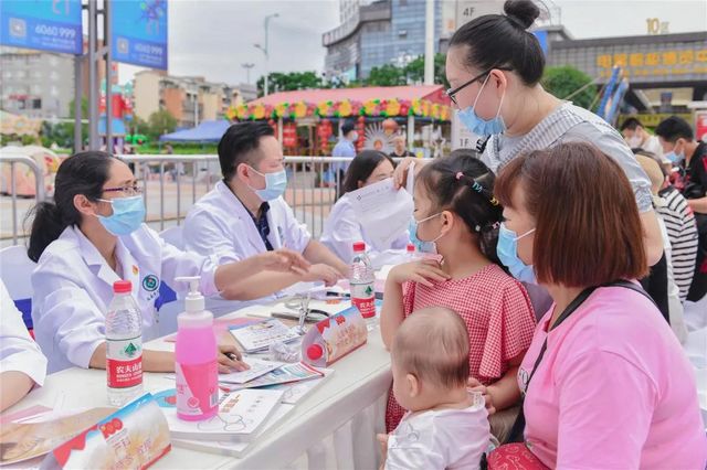 【服务群众】厉害了，这些专家把医院“搬”到了商场(图7)