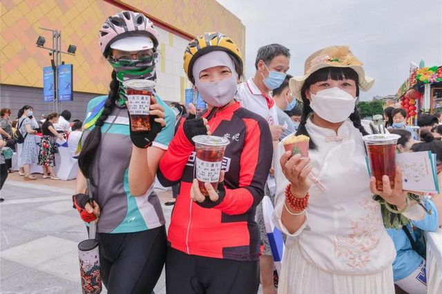 【服务群众】厉害了，这些专家把医院“搬”到了商场(图10)