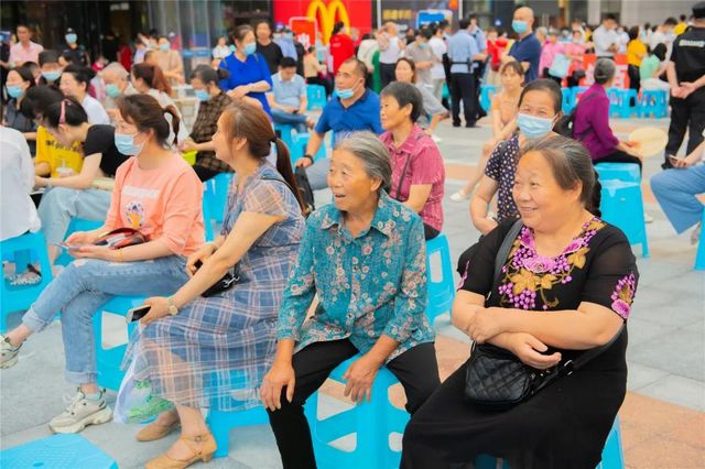 【服务群众】厉害了，这些专家把医院“搬”到了商场(图18)