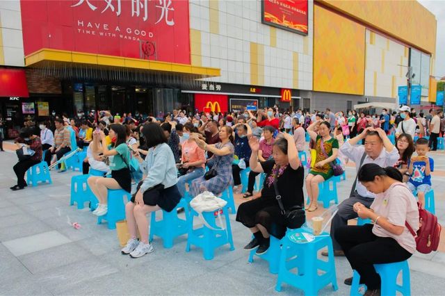 【服务群众】厉害了，这些专家把医院“搬”到了商场(图19)