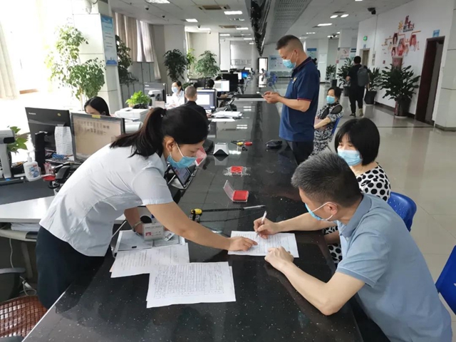 泸州首次办理“川渝通办”不动产抵押登记业务(图1) 泸州首次办理“川渝通办”不动产抵押登记业务(图1)