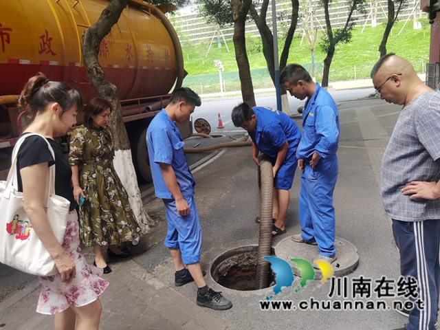 龙马潭区红星街道：为民解忧显担当，居民送匾表谢意(图4)