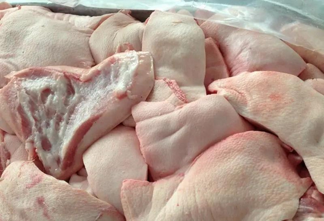 【分享】猪肉降价，四川民众反季节灌香肠？但这三个部位的肉要少吃！(图4)