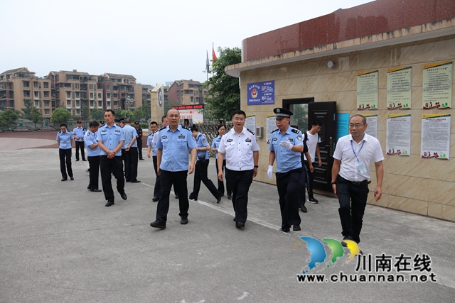 四川省公安厅督查叙永县叙永镇中心校安全工作(图3)