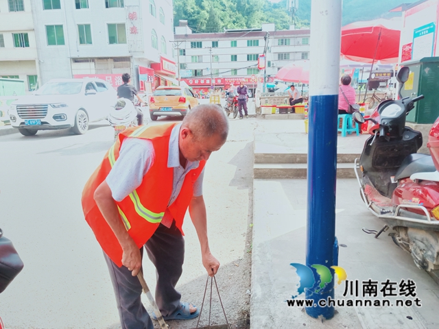 古蔺：乡贤人士胡毅捐衣助力乡风文明(图4)