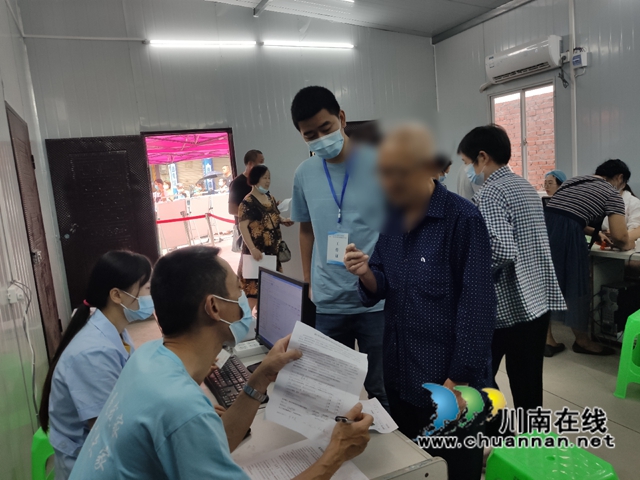 暖心！龙马潭区小市街道为残疾人群接种疫苗设专人服务(图2)