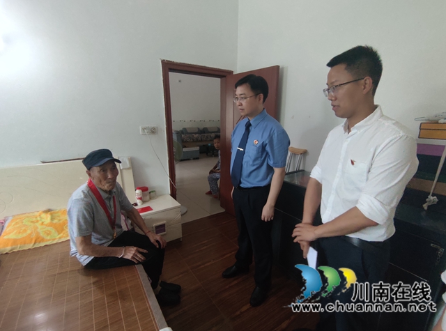 曾一洴、陈枫到泸县百和镇开展“七一”节前困难党员慰问(图2)