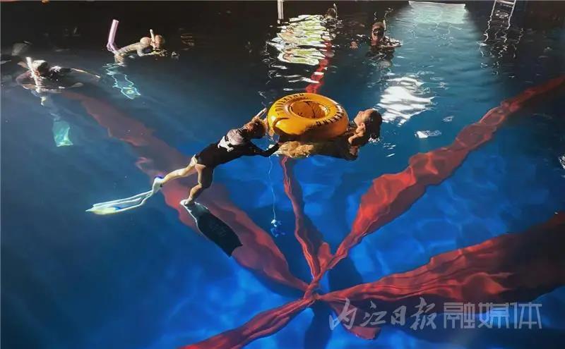 《红》，红了！内江妹子在水下表演的绝美舞蹈火爆出圈(图2)