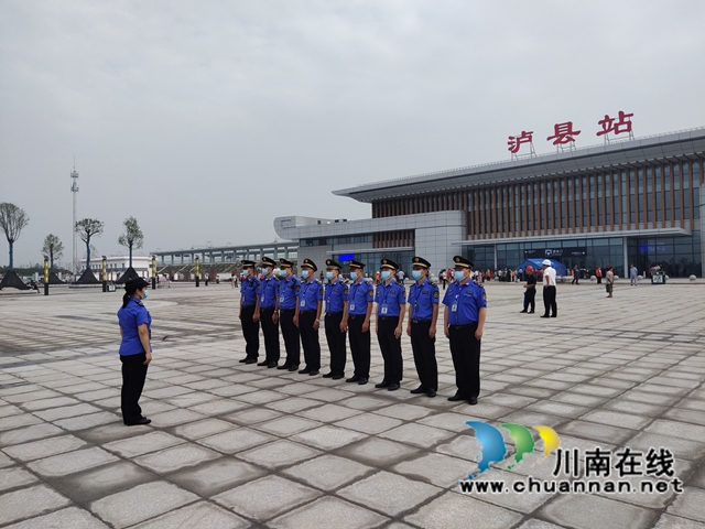 泸县综合行政执法局积极维护高铁站周边市容环境卫生秩序(图1)