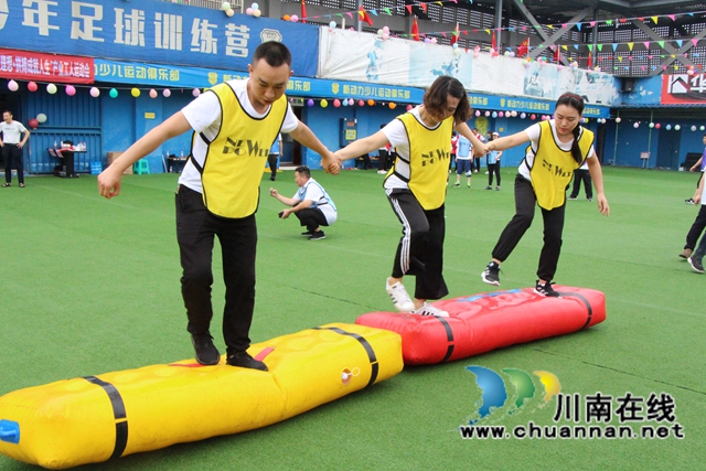 龙马潭区红星街道举办“中国梦·劳动美--坚定红色信仰 奋斗幸福人生”产业工人运动会(图6)