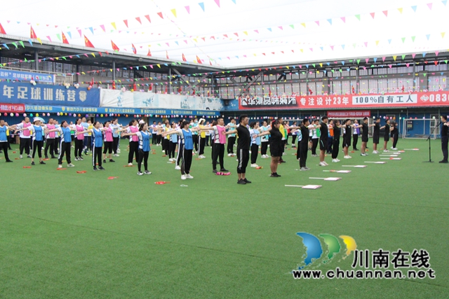 龙马潭区红星街道举办“中国梦·劳动美--坚定红色信仰 奋斗幸福人生”产业工人运动会(图2)