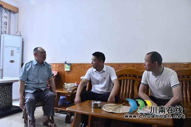 古蔺县委统战部到金兰街道走访慰问老党员(图2)