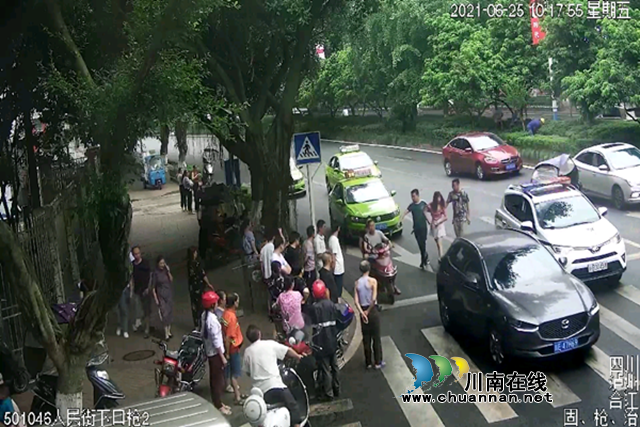 路遇车祸有人受伤　合江县司法局驾驶员援手救助(图1)