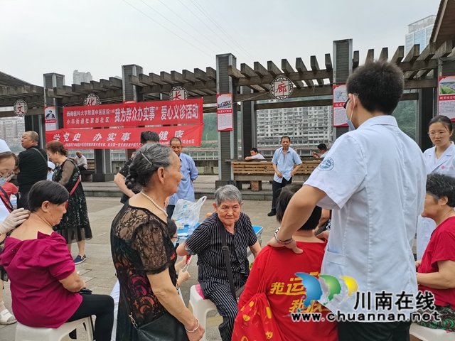 龙马潭区杜家街社区联合西南医大中医院开展爱心义诊活动(图1)