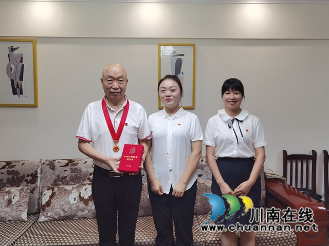 江阳区北城街道走访慰问老党员、困难党员、优秀党员(图2) 江阳区北城街道走访慰问老党员、困难党员、优秀党员(图2)