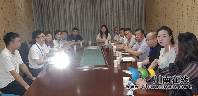 古蔺县新联会捐资2万元为大村镇赞台街村安装路灯(图3)