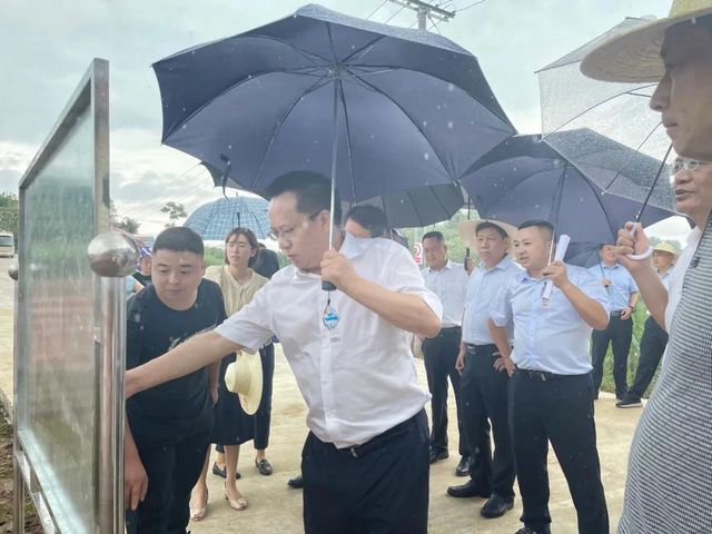 泸州市与永川区龙溪河河长开展河湖长制联合巡查(图2)