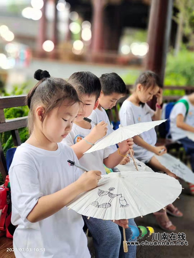 泸州盟员企业的“小画家”:非遗里 “画”党恩(图1) 泸州盟员企业的“小画家”:非遗里 “画”党恩(图1)