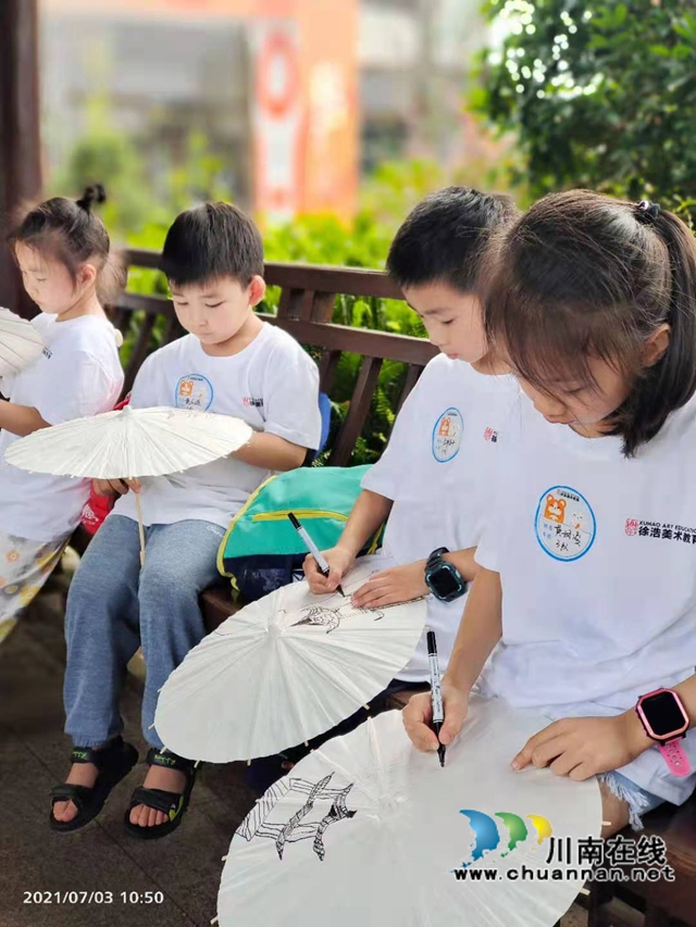 泸州盟员企业的“小画家”:非遗里 “画”党恩(图2) 泸州盟员企业的“小画家”:非遗里 “画”党恩(图2)