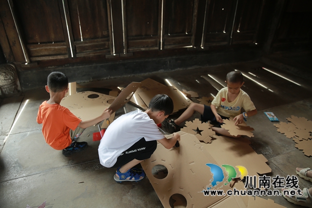 纳溪区：巧手凝聚爱国情，革命故事跃纸上(图7)
