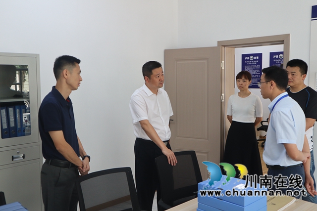 宋军到泸县云龙镇指导禁毒“摘帽”工作(图1)