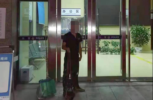 鲶鱼、鲫鱼、小龙虾,泸州男子深夜电鱼被抓,只因儿子想吃……(图4) 鲶鱼、鲫鱼、小龙虾,泸州男子深夜电鱼被抓,只因儿子想吃……(图4)