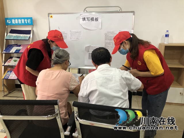 龙马潭区红星街道：助力疫苗登记，学生志愿者在行动(图3)