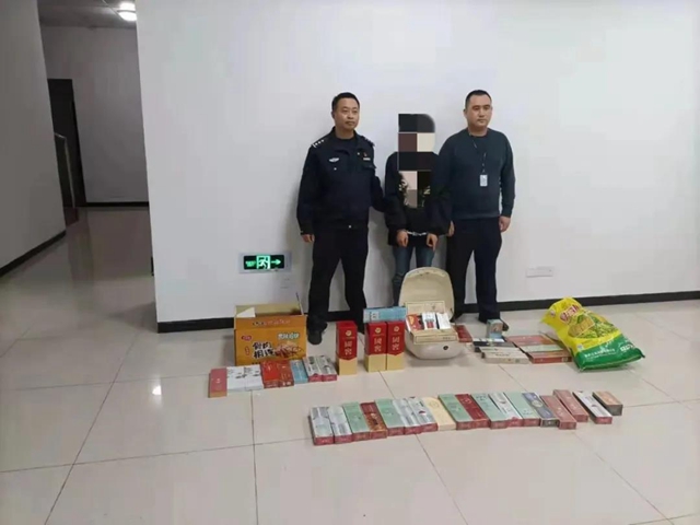 泸州“名”盗落网,专盗名烟名酒等贵重物品!(图4) 泸州“名”盗落网,专盗名烟名酒等贵重物品!(图4)