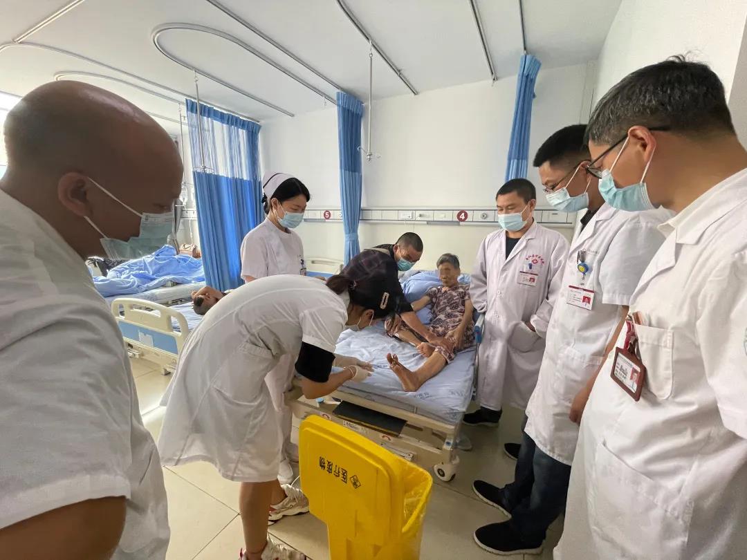 学术交流 思想碰撞 一场别开生面的学术研讨会在合江县中医医院举行(图3)