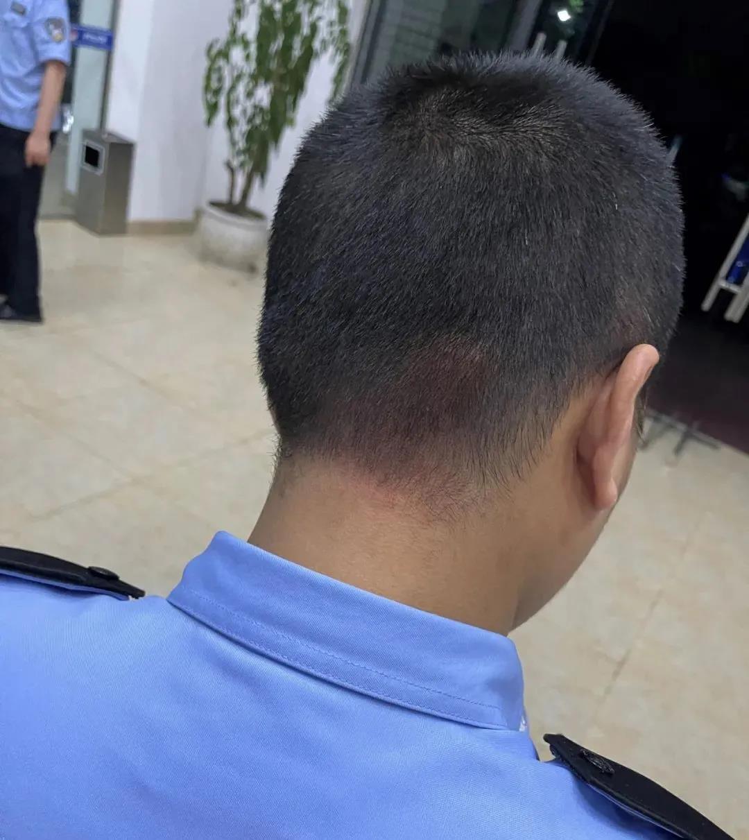 “袭警罪”不是说说而已!泸州两人以身试法已被刑拘!(图9) “袭警罪”不是说说而已!泸州两人以身试法已被刑拘!(图9)