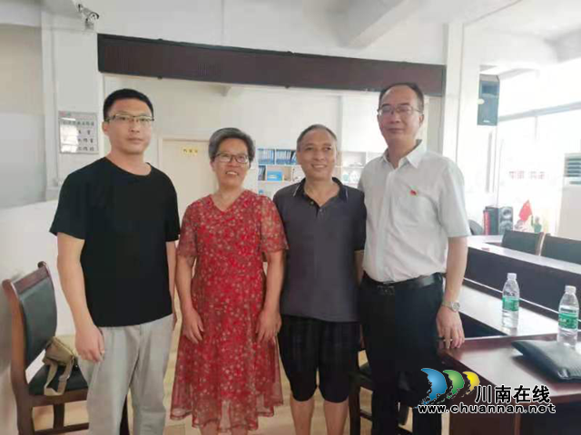 四川新火炬公司工会:我为群众办实事,真情关心市劳模(图2) 四川新火炬公司工会:我为群众办实事,真情关心市劳模(图2)