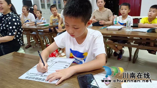 龙马潭区红星街道天立社区开展“快乐阅读 亲密无间”亲子阅读活动(图1)