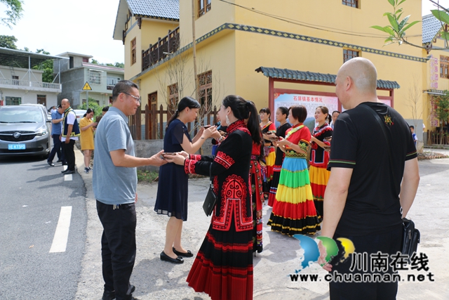 泸州市政协到古蔺县石屏镇调研乡村振兴中的民族文化建设(图1)