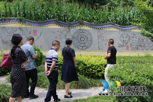 泸州市政协到古蔺县石屏镇调研乡村振兴中的民族文化建设(图6)
