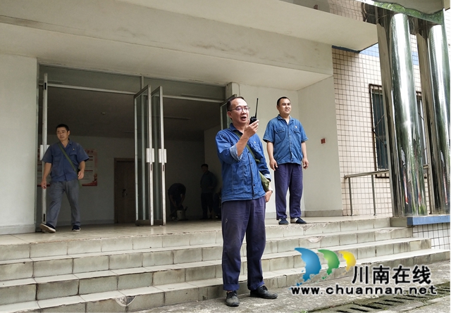 居安思危,防患于未然!四川新火炬公司201分厂进行H2S中毒应急救援演练(图3) 居安思危,防患于未然!四川新火炬公司201分厂进行H2S中毒应急救援演练(图3)