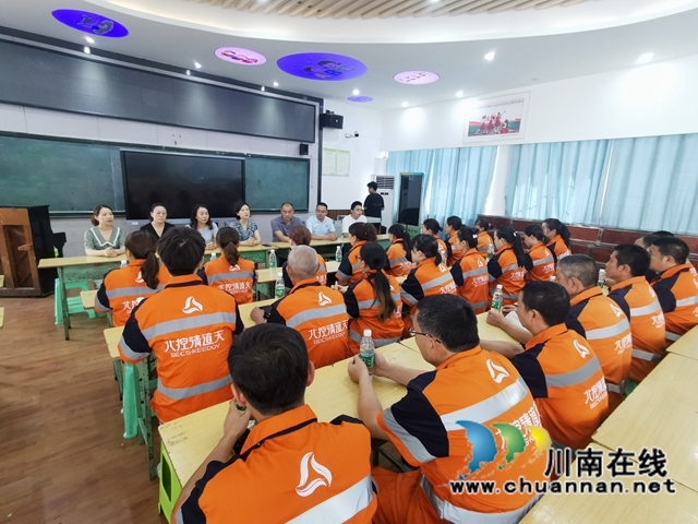 九三学社纳溪基层委开展“同心共建美好家园”活动(图4) 九三学社纳溪基层委开展“同心共建美好家园”活动(图4)