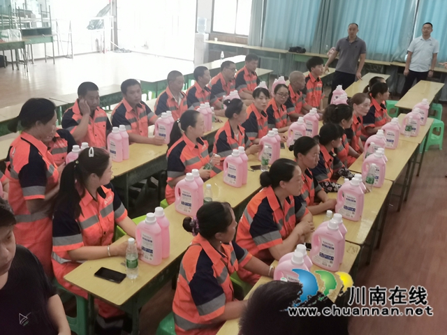 九三学社纳溪基层委开展“同心共建美好家园”活动(图3) 九三学社纳溪基层委开展“同心共建美好家园”活动(图3)