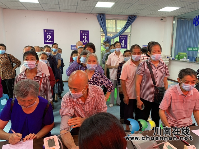 合江县先滩镇积极开展“我为群众办实事”实践活动打通疫苗接种“最后一公里”(图2) 合江县先滩镇积极开展“我为群众办实事”实践活动打通疫苗接种“最后一公里”(图2)