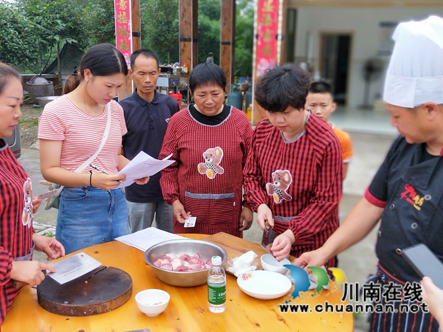 泸县：夯实三个服务，力促农民工回引(图1)