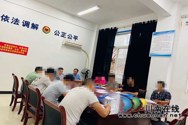 合江县凤鸣镇司法所组织矫正对象开展集中教育学习(图1)