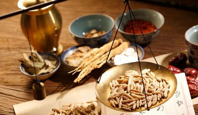 【奇怪】16岁高中生每天竟要喝16瓶矿泉水？(图3)